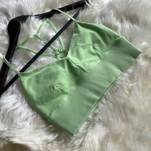 Alo sports Bra in Neon Lime